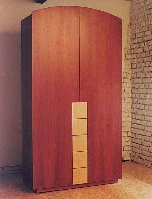 Kleiderschrank