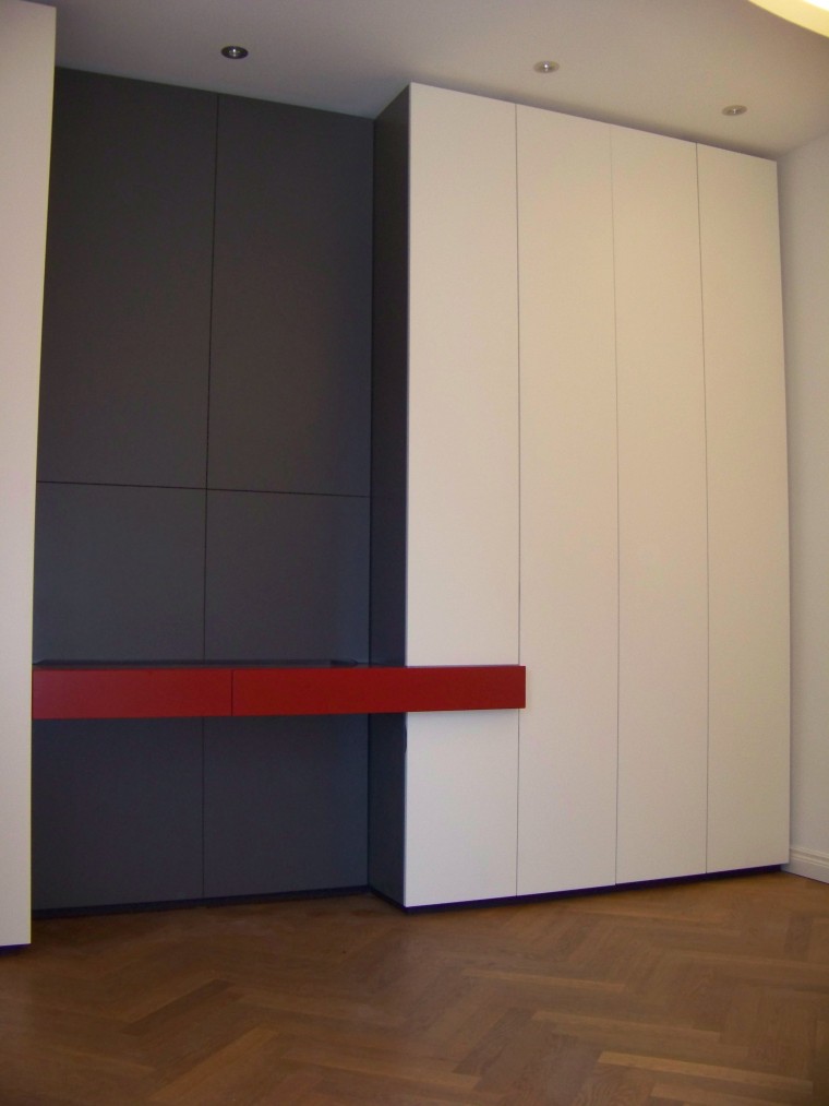 Kleiderschrank